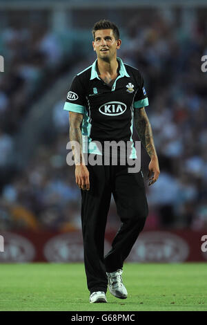 Cricket - Friends Life T20 - Surrey / Hampshire - The Kia Oval. Jade Dernbach, Surrey Banque D'Images