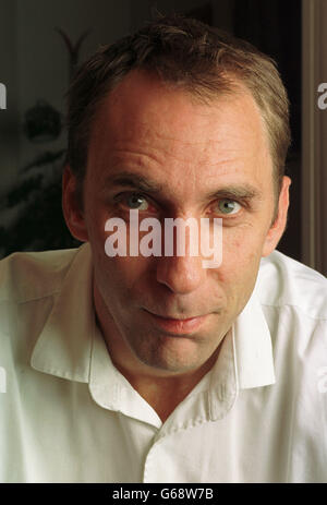 Will Self, romancier anglais, journaliste, commentateur politique et personnalité de la télévision. à son domicile dans le sud ouest de Londres. Banque D'Images
