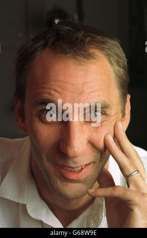 Will Self, romancier anglais, journaliste, commentateur politique et personnalité de la télévision. à son domicile dans le sud ouest de Londres. Banque D'Images