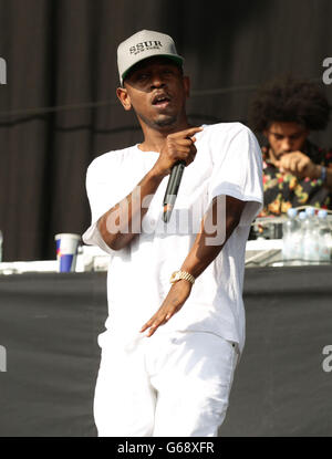 Kendrick Lamar en train de jouer sur la scène principale à la Yahoo! Wireless Festival, au parc olympique Queen Elizabeth, dans l'est de Londres. Banque D'Images