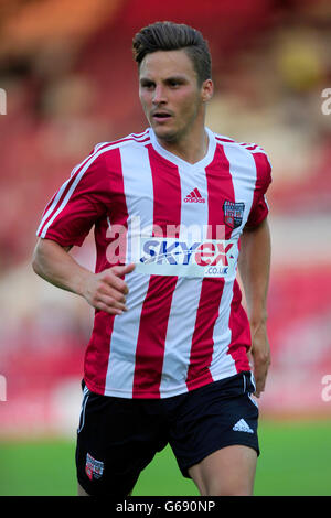 Football - pré-saison - Brentford v Millwall - Griffin Park. Sam Saunders, Brentford Banque D'Images