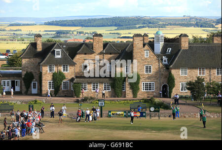 Shiv Kapur en Inde joue son tee shot sur le 10ème trou au cours du premier jour du Championnat Open 2013 au Club de golf de Muirfield, East Lothian. Banque D'Images