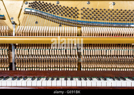 La mécanique et le clavier d'un piano droit détails Banque D'Images