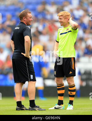 Football - amical - Birmingham City / Hull City - St Andrews.Paul McShane de Hull City (à droite) et Steve Watson, l'entraîneur de la première équipe de Birmingham City Banque D'Images