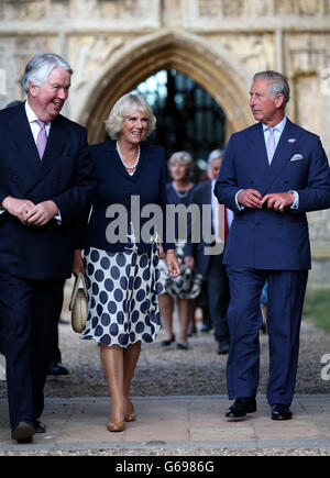 Le prince de Galles et la duchesse de Cornwall, accompagnés du lieutenant Richard Jewson, assistent à un concert à l'église Saint-Pierre et Saint-Paul à la salle de Norfolk. Le concert a été organisé par la charité musique dans les Églises de pays, dont le prince en patron, avec des recettes allant vers le haut de la garde des églises historiques. Banque D'Images