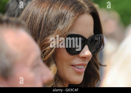 Kate Beckinsale lors d'une visite à la College House Junior School pour dévoiler une plaque à la mémoire de son père, Richard Beckinsale, qui était élève à l'école. Banque D'Images