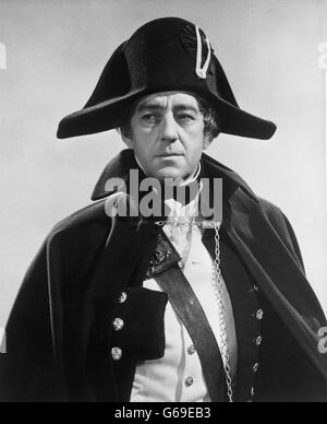 Acteur Alec Guinness comme officier de marine pour le film HMS défi, une production de John Brabourne pour Columbia Pictures. Banque D'Images