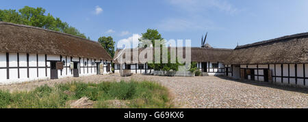 Lyngby, Danemark - 23 juin 2016 : vue panoramique vue sur la cour d'une ancienne ferme danois. Banque D'Images