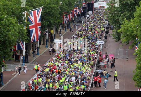 Cyclisme - Grand Prix de Ridelondon - première journée - Londres.Les gens descendent dans le centre commercial pendant la première journée du Grand Prix de Ridelondon, Londres. Banque D'Images