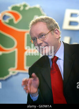 Sinn Fein négociateur en chef Martin McGuinness lors de la conférence annuelle du parti à Dublin.La réunion porte sur une série de motions de paix, la plupart d'entre elles souscrivant pleinement à la ligne politique de leadership. Banque D'Images