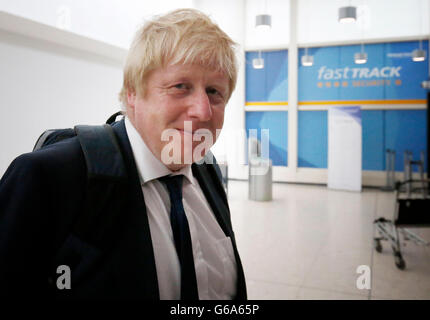 Boris Johnson arrive à l'aéroport d'Édimbourg après avoir assisté à sa fille des diplômes à l'Université de St Andrews, le jour que les électeurs vont aux urnes dans l'Union européenne référendum. Banque D'Images