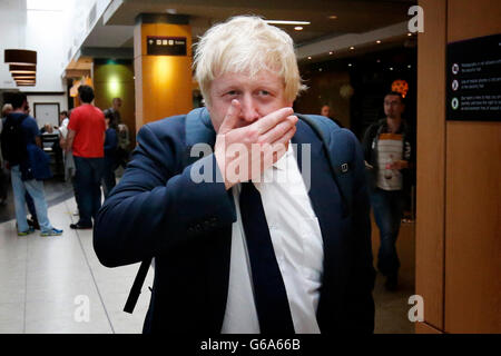 Boris Johnson arrive à l'aéroport d'Édimbourg après avoir assisté à sa fille des diplômes à l'Université de St Andrews, le jour que les électeurs vont aux urnes dans l'Union européenne référendum. Banque D'Images