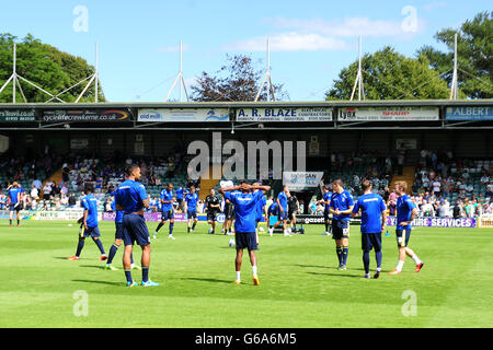 Football - Championnat Sky Bet - Yeovil Town / Birmingham City - Huish Park. Les joueurs de Birmingham City s'échauffent en groupe Banque D'Images