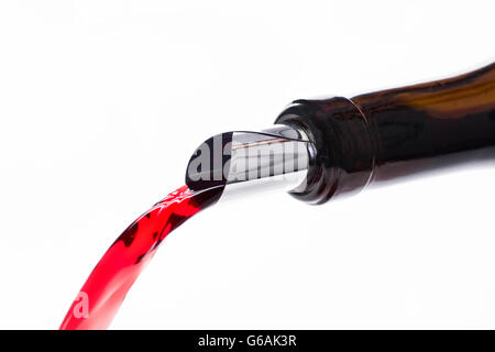 Drop stop inséré dans une bouteille de vin rouge il est payé sans créer de chute Banque D'Images