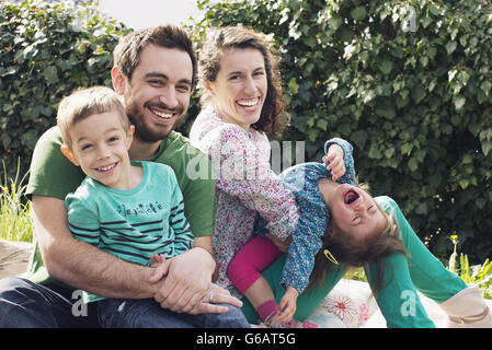 Bénéficiant d''une journée en famille picniking, portrait Banque D'Images