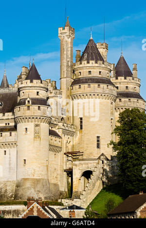 Le château médiéval de Pierrefonds, forêt de Compiègne, Oise, Picardie, France Banque D'Images