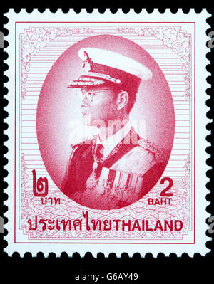 Un timbre-poste de Sa Majesté le Roi Bhumibol Adulyadej de Thaïlande Banque D'Images