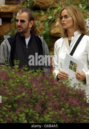 Ringo Starr et sa femme Barbara Bach dans le jardin d'Octopus de Hasmead au Chelsea Flower Show. Banque D'Images