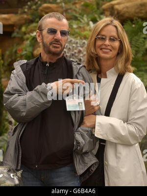 Ringo Starr - Chelsea Flower SHW.Ringo Starr et sa femme Barbara Bach dans le jardin d'Octopus de Hasmead au Chelsea Flower Show. Banque D'Images