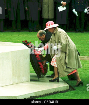 La Reine et le président Mitterrand sur D-Day anniversaire Banque D'Images