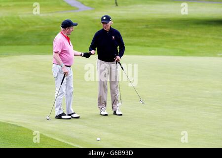 Castlebar, Irlande. 23 Juin, 2016. Le Vice-président américain Joe Biden se joint au Premier ministre irlandais Enda Kenny dans une ronde de golf au Club de Golf de Castlebar, 23 juin 2016 à Castlebar, Comté de Mayo, Irlande. Credit : Planetpix/Alamy Live News Banque D'Images