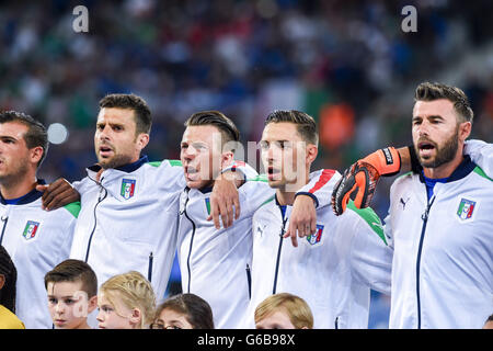 Thiago Motta (Italie) Federico Bernardeschi (Italie) Mattia De Sciglio (Italie) Andrea Barzagli (Italie) ; 22 juin 2016 - Football : UEFA Euro France 2016, groupe E, l'Italie 0-1 en Irlande, à Stade Pierre Mauroy, Lille Métropole, France. © aicfoto/AFLO/Alamy Live News Banque D'Images