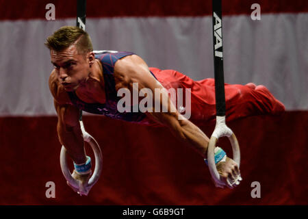 St Louis, Missouri, USA. 23 Juin, 2016. SAM MIKULAK en concurrence les bagues pendant la première journée de compétition des essais olympiques pour 2016 aux États-Unis, les hommes de gymnastique dans Chaifetz Arena, Saint Louis, Missouri. © Amy Sanderson/ZUMA/Alamy Fil Live News Banque D'Images