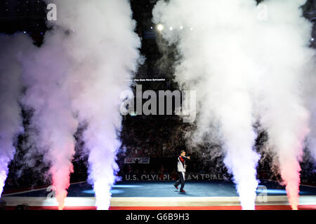 St Louis, Missouri, USA. 23 Juin, 2016. BRANDON WYNN est introduit à la foule au cours de la première journée de compétition des essais olympiques pour 2016 aux États-Unis, les hommes de gymnastique dans Chaifetz Arena, Saint Louis, Missouri. © Amy Sanderson/ZUMA/Alamy Fil Live News Banque D'Images