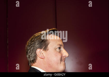 Le Premier ministre britannique, David Cameron, traite d'une conférence de presse à la fin d'un sommet des dirigeants de l'Union européenne à Bruxelles, Belgique le 2012-03-02 par Wiktor Dabkowski | conditions dans le monde entier Banque D'Images