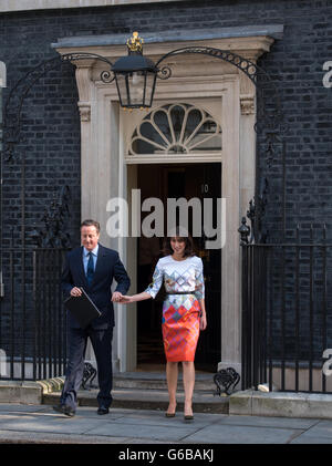 Londres, Royaume-Uni. 24 Juin, 2016. Le premier ministre David Cameron et Mme Cameron à l'extérieur de 10 Downing Street, comme le premier ministre se prépare à démissionner Crédit : Ian Davidson/Alamy Live News Banque D'Images