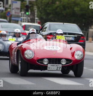 FANO, ITALIE - 16 MAI : Ferrari 750 Spider Monza Scaglietti 1955 une vieille voiture de course en rallye Mille Miglia 2014 la célèbre course historique italien Banque D'Images