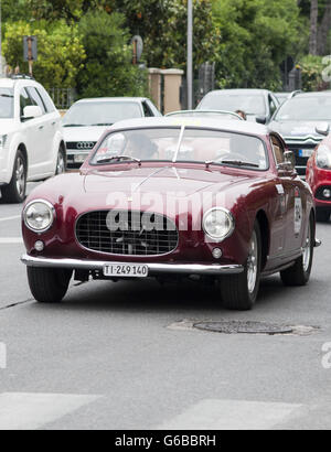 FANO, ITALIE - 16 MAI : Ferrari 250 GT Europa Pinin Farina 1955 Voiture de course en rallye Mille Miglia 2014 la célèbre course historique italien (1927-1957) Banque D'Images