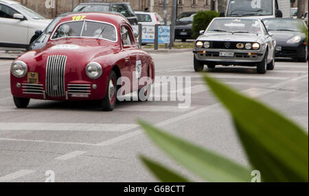 FANO, ITALIE - 16 MAI : FIAT 1100 S berlinetta 1948 Gobbone et Lancia. 2014, 1939L'équipage non identifiés sur une vieille voiture de course en rallye Mille Miglia 2014 Banque D'Images