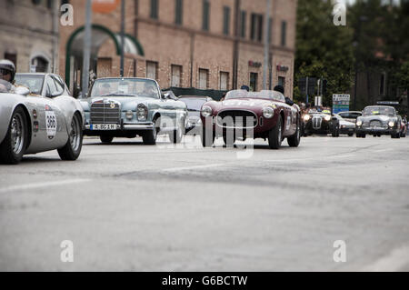 FANO, ITALIE - 16 MAI : Ferrari 340 America Vignale spider sur une vieille voiture de course en rallye Mille Miglia 2014 la célèbre course historique italien (1927-195 Banque D'Images