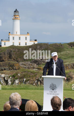 Candidat à la présidence de la République l'atout de Donald tient une conférence de presse sur le 9ème tee du trou, avec les membres de sa famille, Don Eric et Ivanka Trump, à son parcours de Golf de Turnberry Turnberry, dans, l'Écosse, le 24 juin 2016. Banque D'Images