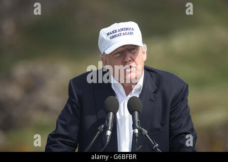 Candidat à la présidence de la République l'atout de Donald tient une conférence de presse sur le 9ème tee du trou, avec les membres de sa famille, Don Eric et Ivanka Trump, à son parcours de Golf de Turnberry Turnberry, dans, l'Écosse, le 24 juin 2016. Banque D'Images