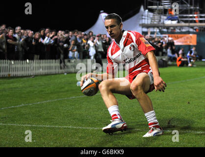 Rugby Union - J.P.Morgan Asset Management Premiership Rugby 7s - finales - terrain de loisirs.Steph Reynolds de Gloucesters a fait un essai contre Saracens pendant le rugby JP Morgan Prem 7 au terrain de loisirs de Bath. Banque D'Images