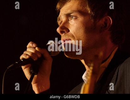 Damon Albarn de Blur, sur scène à l'Astoria, dans le centre de Londres. Banque D'Images