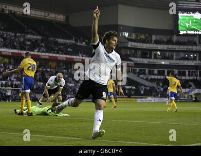 Football - Capital One Cup - second tour - Derby County v Brentford - Pride Park.Chris Martin, du comté de Derby, célèbre le premier but du match de ses côtés Banque D'Images