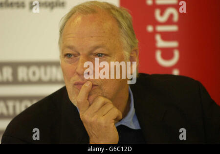 Le guitariste Pink Floyd David Gilmour au siège social de l'organisme de bienfaisance Crisis Homeless, à Londres, où il a fait don de plus de 3 millions à un projet visant à créer une communauté de logements abordables et de résidences à vie pour les sans-abri. * plans de crise pour construire un village urbain qui abritera 400 résidents et a été stimulé par la légende de la musique 3.6 millions de dons. Gilmour a vendu une maison de luxe à Londres pour financer ce don qui, espérons-le, créera éventuellement une communauté d'appartements autonomes. Voir PA Story SOCIAL Homeless. Photo PA: Edmond Terakopian. Banque D'Images