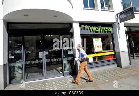 Vue générale d'un magasin « Little Waitrose » à Knightsbridge, dans le centre de Londres. Banque D'Images