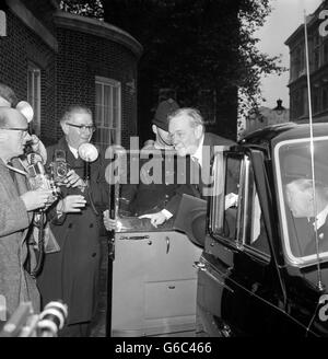 Politique - la démission de Harold Macmillan - Lord Hailsham - No 10 Downing Street, Londres Banque D'Images