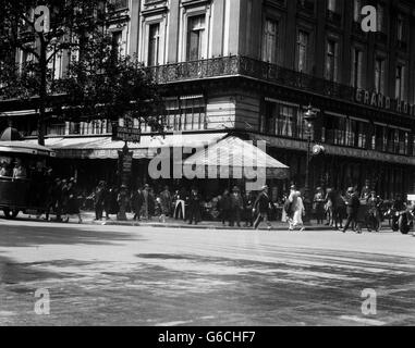 1920 CAFE DE LA PAIX AU GRAND HOTEL PARIS FRANCE Banque D'Images