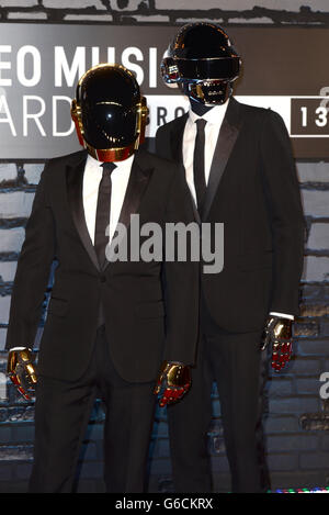 MTV Video Music Awards 2013 - arrivées - New York.Daft Punk arrive aux MTV Video Music Awards 2013, au Barclay Center, Brooklyn, New York. Banque D'Images