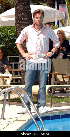 Ewan McGregor pose pour les médias lors d'un photocall à l'Hôtel Martinez à Cannes, pour promouvoir son dernier film "Young Adam". Banque D'Images