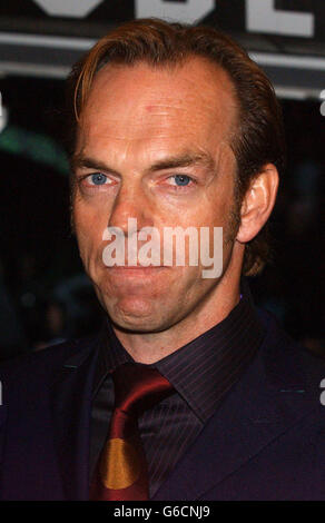 Hugo Weaving, membre du casting, arrive pour la première britannique du Matrix Reloaded au cinéma Odeon de Leicester Square à Londres. Banque D'Images