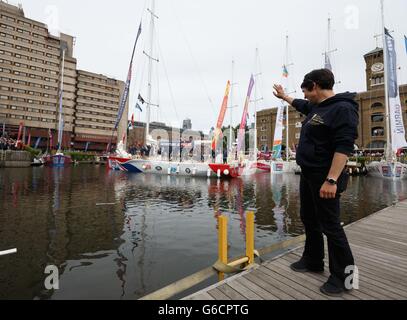 Madame Ellen MacArthur délaque l'équipage de Grande-Bretagne au début de la Clipper Round the World Race à St Katharine Docks, Londres. Banque D'Images