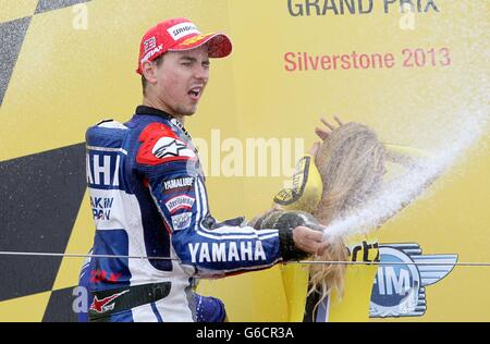 Motor Racing - moto GP Hertz Grand Prix britannique - course - Silverstone.Jorge Lorenzo de Yamaha célèbre sa victoire au Grand Prix britannique moto GP Hertz à Silverstone, dans le Northamptonshire. Banque D'Images