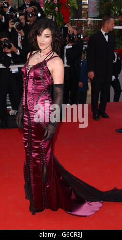 L'actrice Monica Bellucci arrive pour la première de la Matrix Reloaded au Palais des Festival de Cannes, France. Banque D'Images