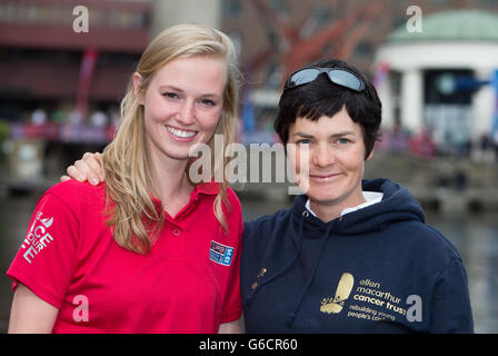 Voile - Clipper Round the World Race - départ - Londres.Lucie Carrington (à gauche) et Dame Ellen MacArthur au début de la Clipper Round the World Race à St Katharine Docks, Londres. Banque D'Images